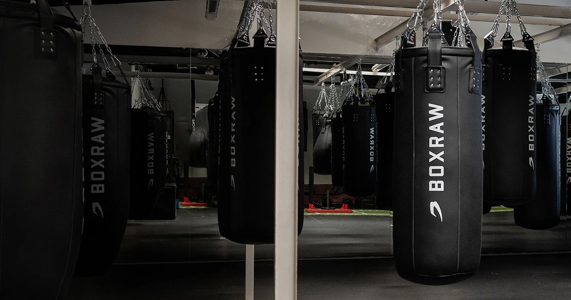 트레이닝 체육관의 BOXRAW 복싱 샌드백